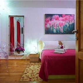 4 bedroom hilltop villa with pool near Jesenice, sleeps 8